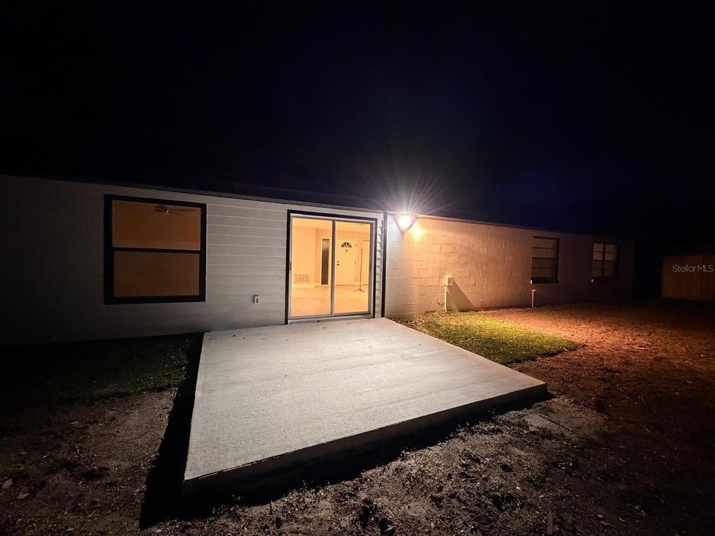 Image 32 of property listing at 12216 FLORIDA WOODS LANE, Orlando, FL 32824