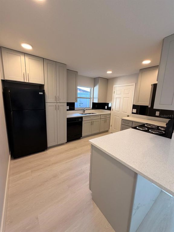 Image 8 of property listing at 12216 FLORIDA WOODS LANE, Orlando, FL 32824