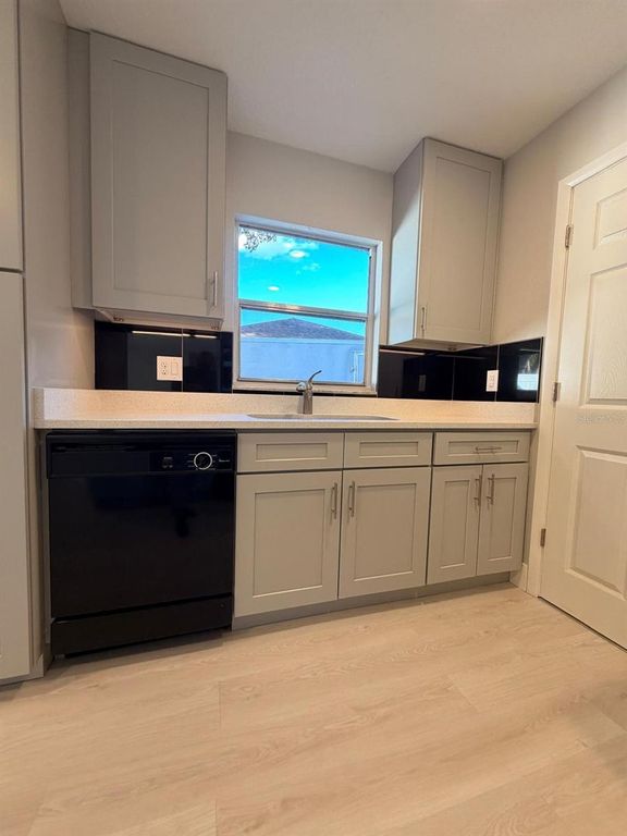 Image 10 of property listing at 12216 FLORIDA WOODS LANE, Orlando, FL 32824