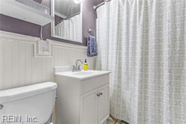 2402 Sunset DR, Chesapeake, VA 23323