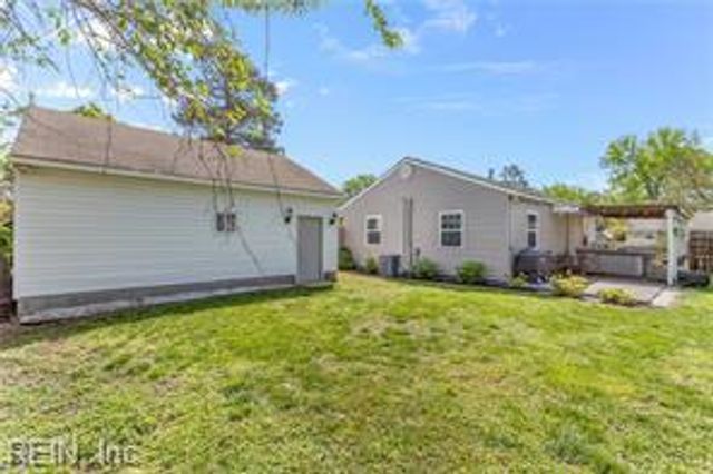 2402 Sunset DR, Chesapeake, VA 23323