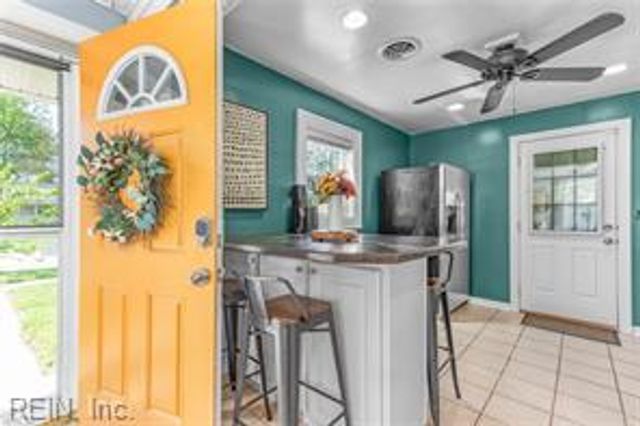 2402 Sunset DR, Chesapeake, VA 23323