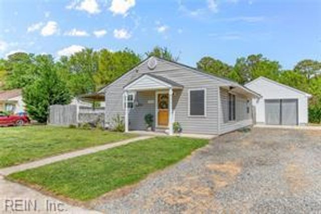 2402 Sunset DR, Chesapeake, VA 23323
