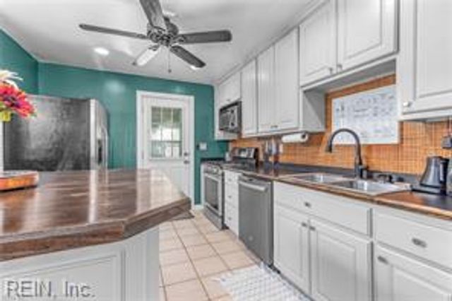 2402 Sunset DR, Chesapeake, VA 23323