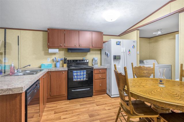 3940 Davis Road, Muldoon, TX 78949