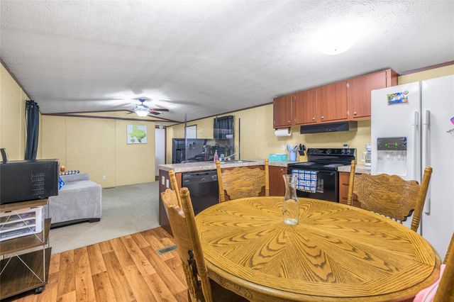 3940 Davis Road, Muldoon, TX 78949
