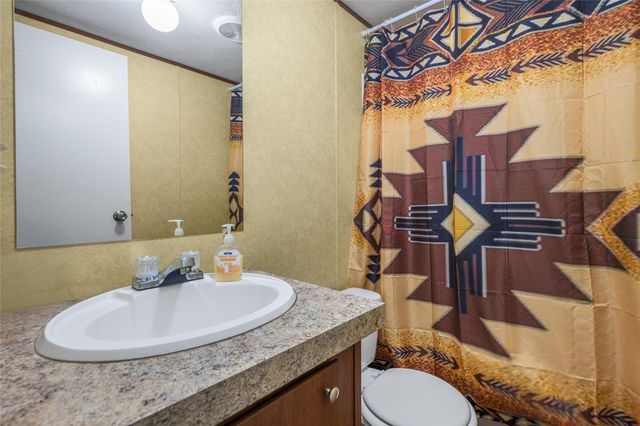 3940 Davis Road, Muldoon, TX 78949