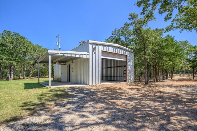 3940 Davis Road, Muldoon, TX 78949