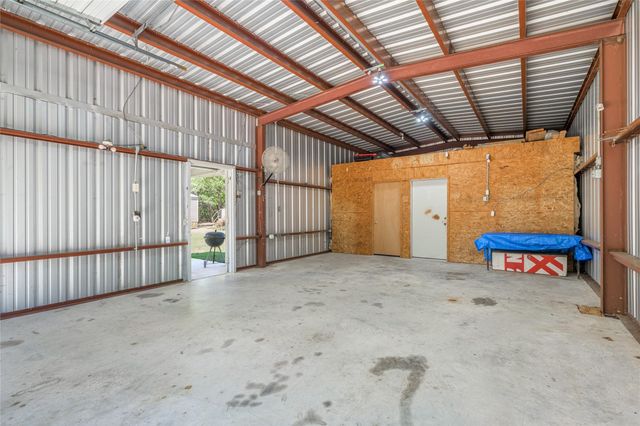3940 Davis Road, Muldoon, TX 78949