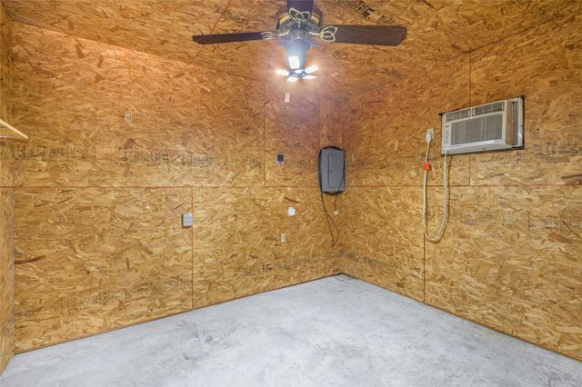 3940 Davis Road, Muldoon, TX 78949