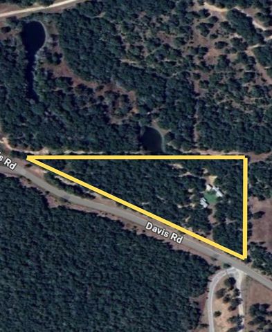 3940 Davis Road, Muldoon, TX 78949