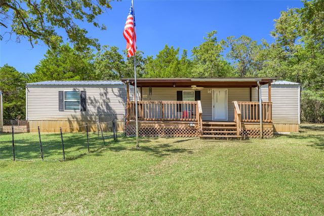 3940 Davis Road, Muldoon, TX 78949