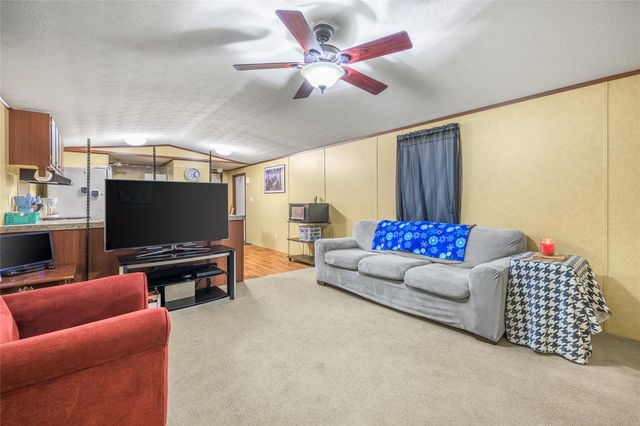 3940 Davis Road, Muldoon, TX 78949