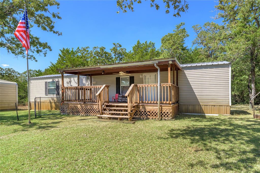 3940 Davis Road, Muldoon, TX 78949