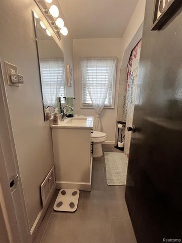 15854 Englewood Avenue, Allen Park, MI 48101
