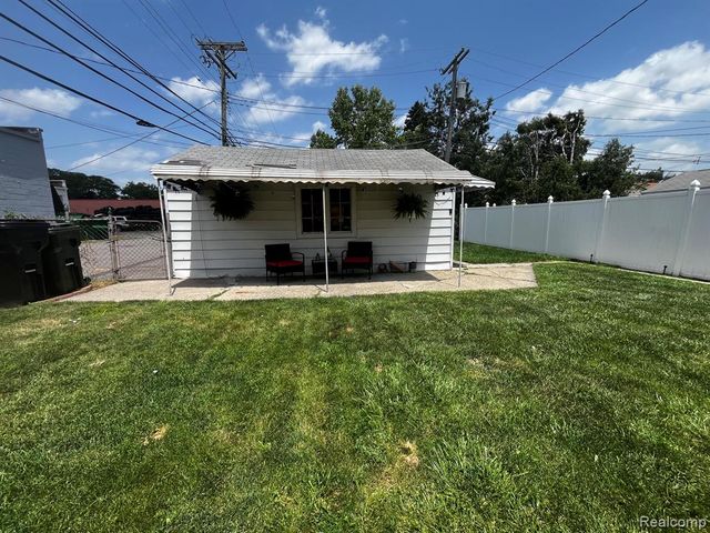 15854 Englewood Avenue, Allen Park, MI 48101