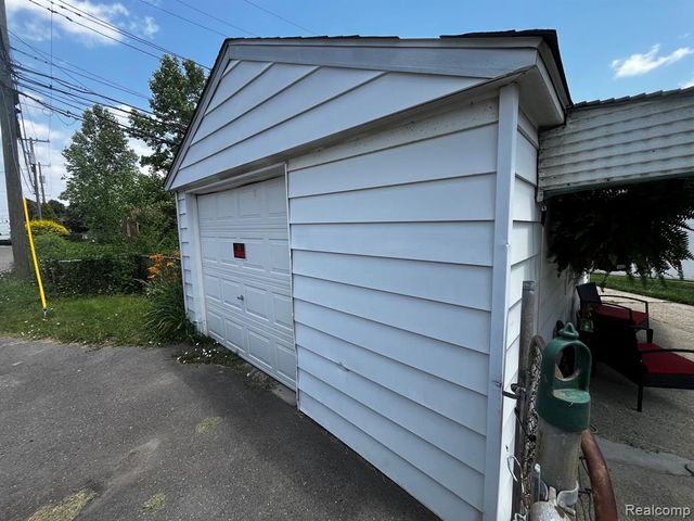 15854 Englewood Avenue, Allen Park, MI 48101