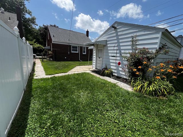 15854 Englewood Avenue, Allen Park, MI 48101