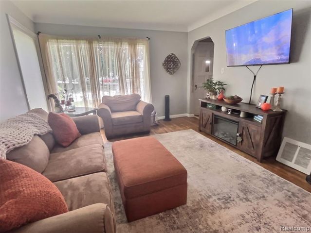 15854 Englewood Avenue, Allen Park, MI 48101