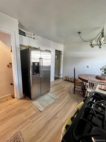 15854 Englewood Avenue, Allen Park, MI 48101