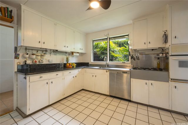 47-220 Kamehameha Highway, Kaneohe, HI 96744