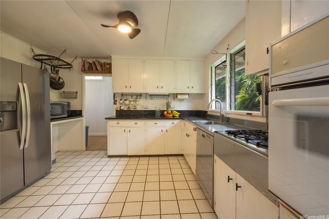 47-220 Kamehameha Highway, Kaneohe, HI 96744