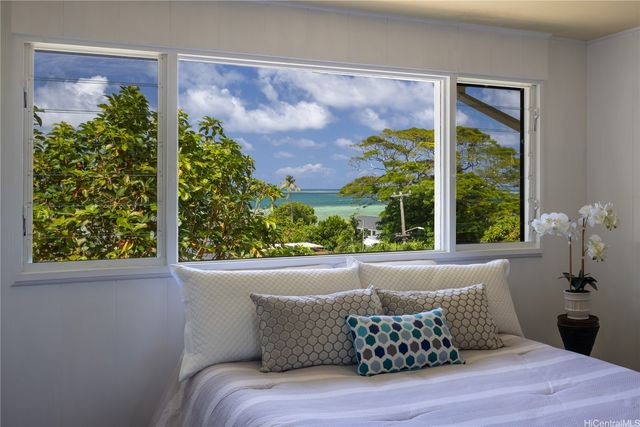 47-220 Kamehameha Highway, Kaneohe, HI 96744