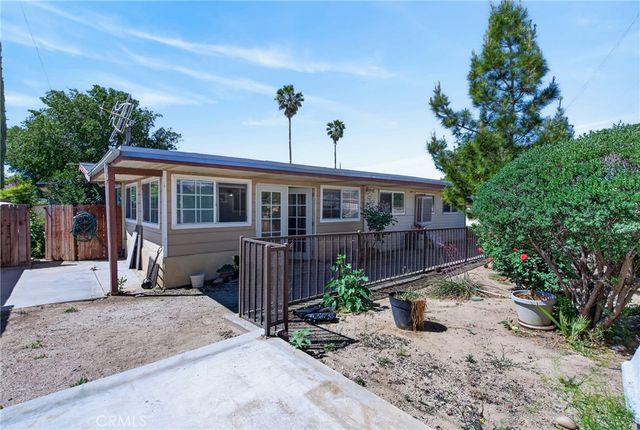1039 W Avenue J6, Lancaster, CA 93534