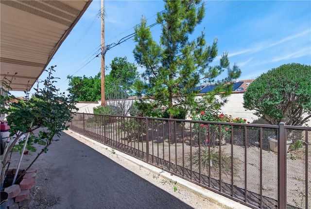 1039 W Avenue J6, Lancaster, CA 93534