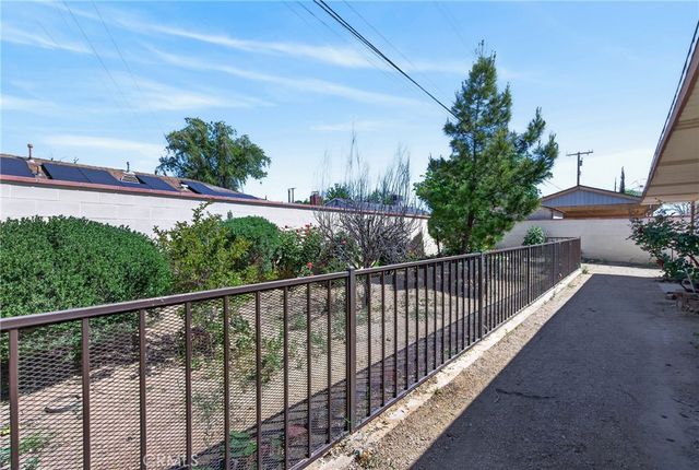 1039 W Avenue J6, Lancaster, CA 93534