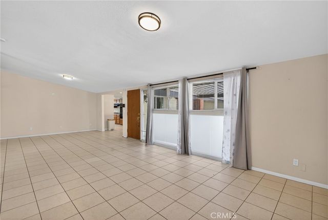 1039 W Avenue J6, Lancaster, CA 93534