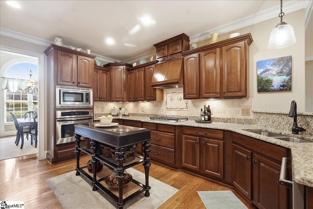 18 Redwing Court, Greer, SC 29651