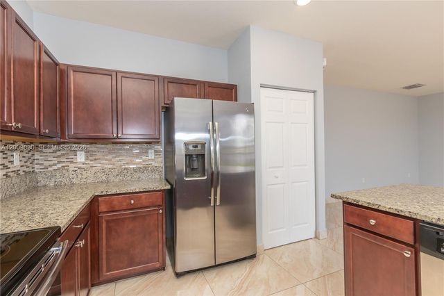 3364 W 103rd Ter, Hialeah, FL 33018