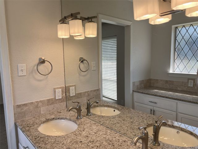 7517 Wellcrest Drive, Dallas, TX 75230