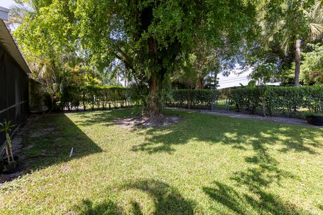 9875 Erica Court, Boca Raton, FL 33496