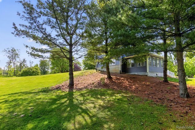 1215 N Oak Road, Davison Township, MI 48423