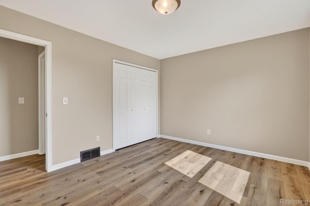 1215 N Oak Road, Davison Township, MI 48423
