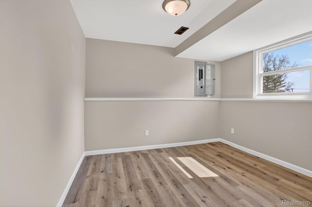 1215 N Oak Road, Davison Township, MI 48423