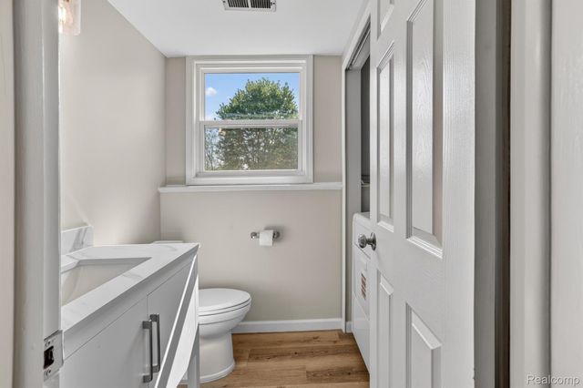 1215 N Oak Road, Davison Township, MI 48423