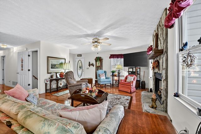 122 Dj Lane, Ellijay, GA 30540