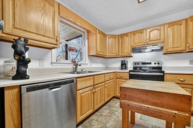 122 Dj Lane, Ellijay, GA 30540