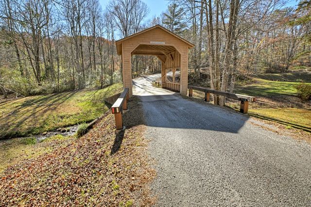 122 Dj Lane, Ellijay, GA 30540