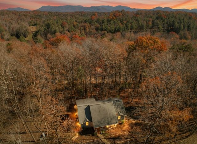 122 Dj Lane, Ellijay, GA 30540