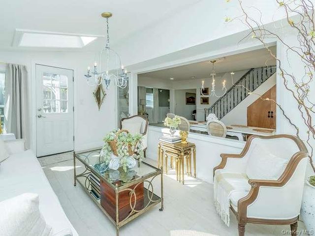 9 Robert Road, Glen Cove, NY 11542