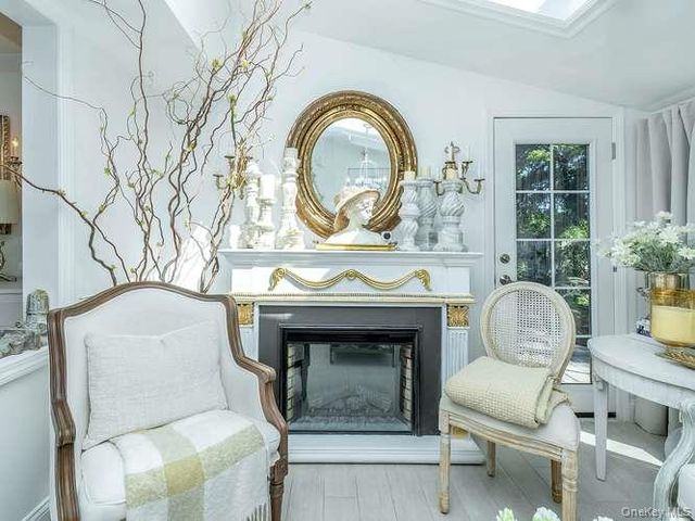 9 Robert Road, Glen Cove, NY 11542
