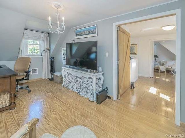 9 Robert Road, Glen Cove, NY 11542