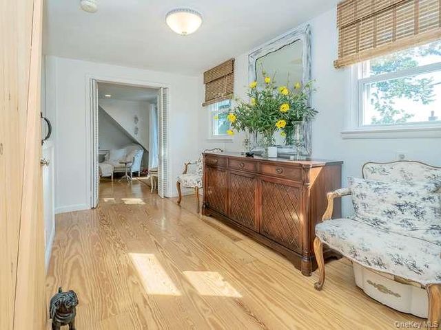 9 Robert Road, Glen Cove, NY 11542