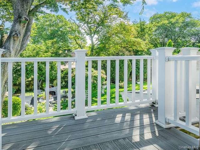 9 Robert Road, Glen Cove, NY 11542