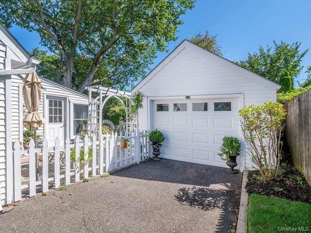 9 Robert Road, Glen Cove, NY 11542