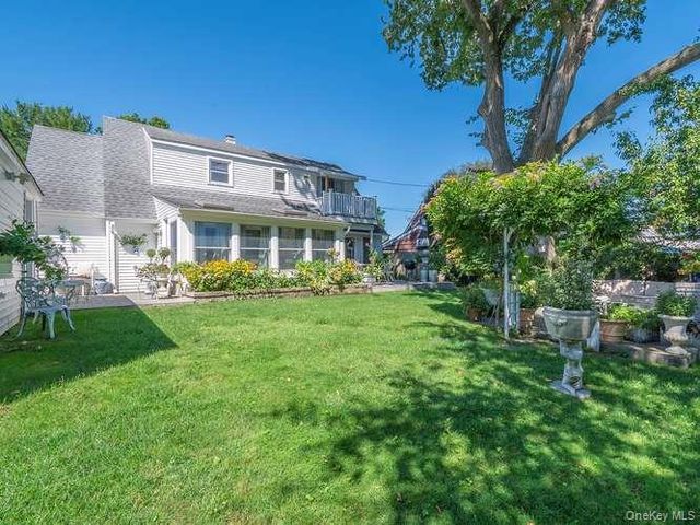 9 Robert Road, Glen Cove, NY 11542